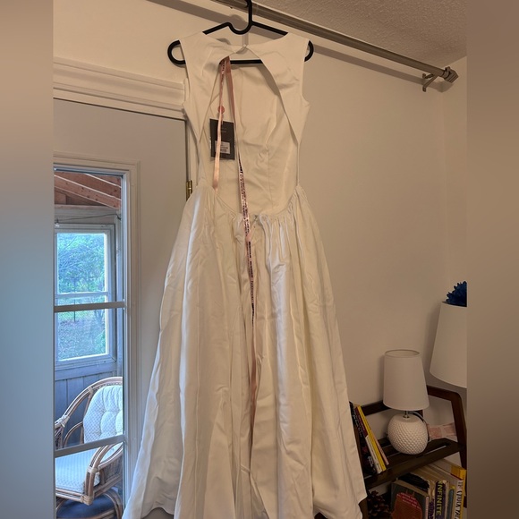 House of CB Cindy Dress in White- Size Small- Brand New Unworn - Picture 2 of 6